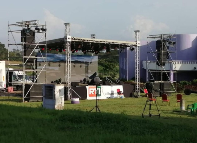 location-de-poduim-6m4m-big-0