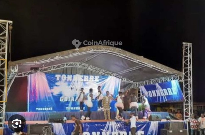 location-de-poduim-8m6m-big-0