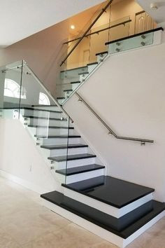 rempe-descalier-verre-abidjan-big-0