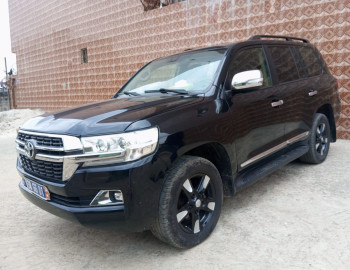 TOYOTA V8 EN LOCATION