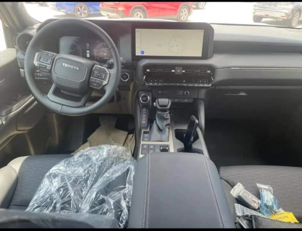 toyota-land-cruiser-prado-big-1