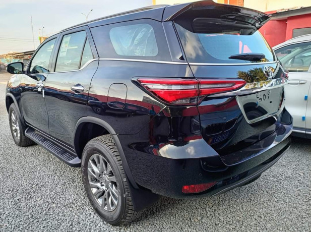 toyota-fortuner-sr5-v6-big-3