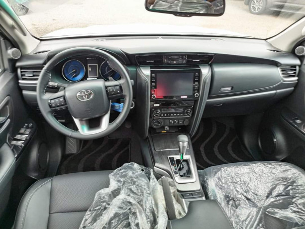 toyota-fortuner-sr5-v6-big-1