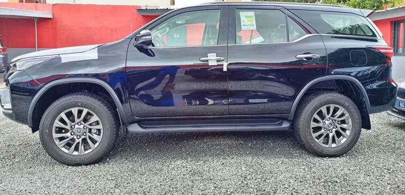 toyota-fortuner-sr5-v6-big-2