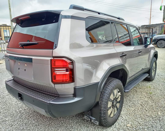 toyota-land-cruiser-prado-big-2