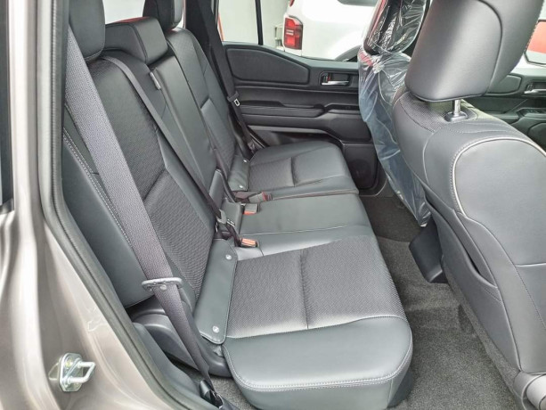 toyota-land-cruiser-prado-big-4