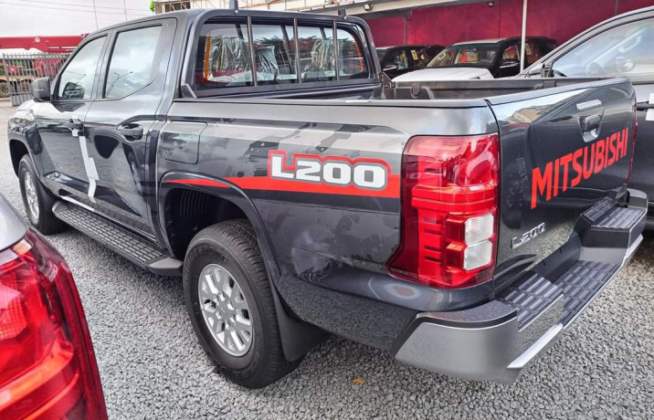 mitsubishi-l200-big-1
