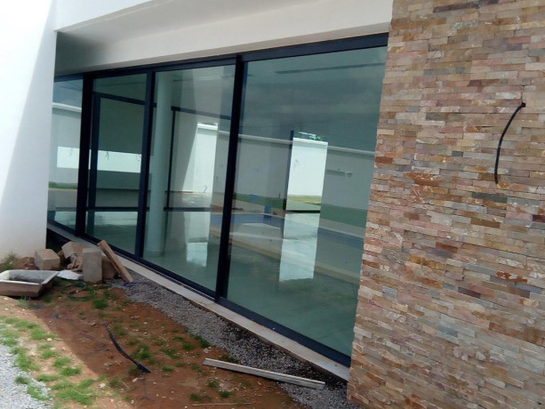 fenetre-coulissante-pvc-et-aluminium-big-1