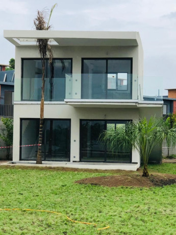 porte-coulissante-pvc-et-aluminium-big-0