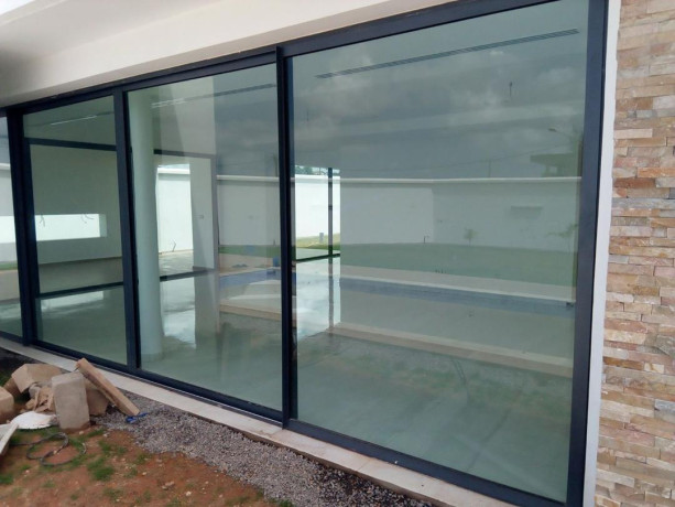 porte-coulissante-pvc-et-aluminium-big-4