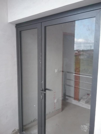 porte-ouvrante-a-la-francaise-pvc-et-aluminium-big-1