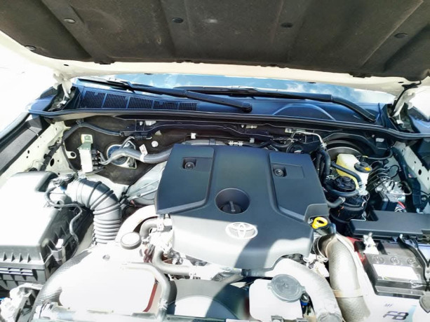 toyota-hilux-adventure-sr5-big-3