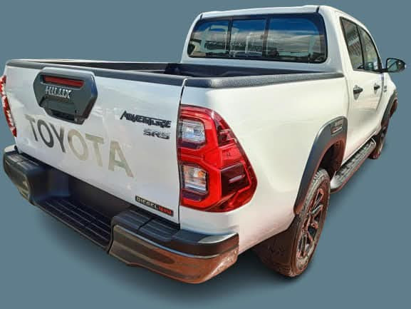 toyota-hilux-adventure-sr5-big-2