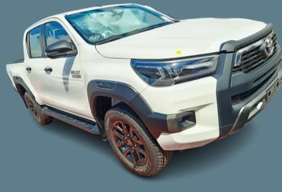 toyota-hilux-adventure-sr5-big-4