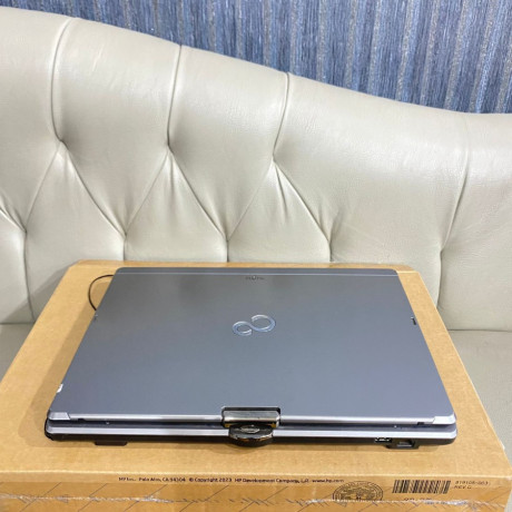 fujitsu-rotatif-tactile-core-i5-0747912023-big-4