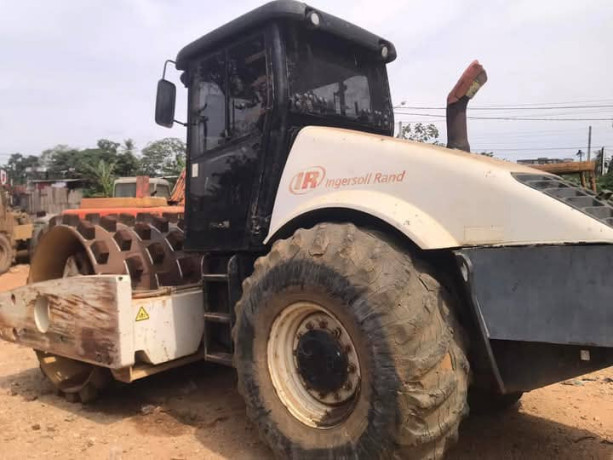location-de-compacteur-a-pieds-de-mouton-big-1