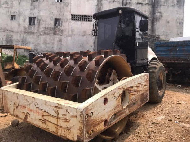 location-de-compacteur-a-pieds-de-mouton-big-0