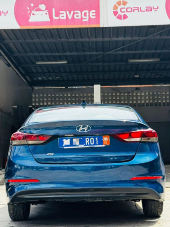 hyundai-elantra-en-vente-big-0