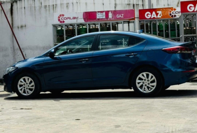 hyundai-elantra-en-vente-big-3