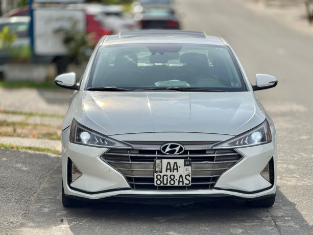 hyundai-elantra-en-vente-big-0