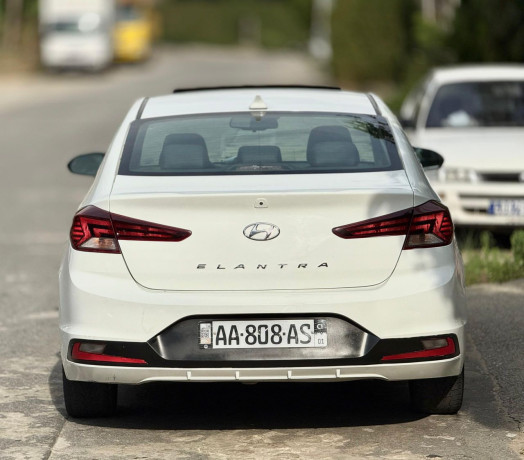 hyundai-elantra-en-vente-big-2
