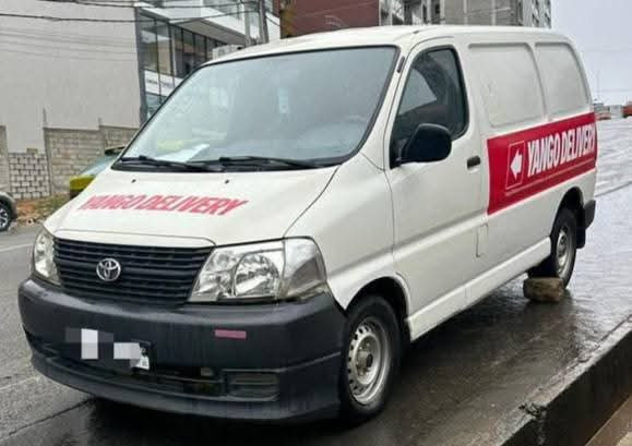 toyota-hiace-fourgonnette-big-0