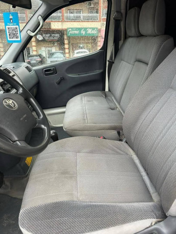 toyota-hiace-fourgonnette-big-2