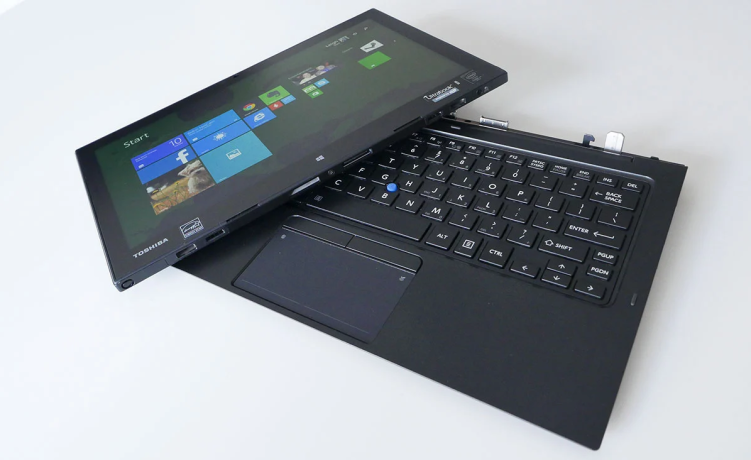 promo-toshiba-core-i5-tactile-avec-clavier-detachable-0747912023-big-1