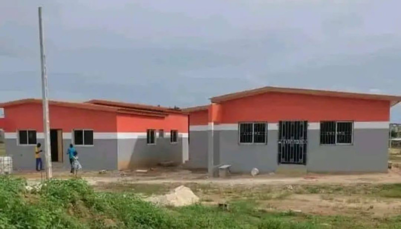 villa-en-vente-sur-8-ans-a-songon-big-3