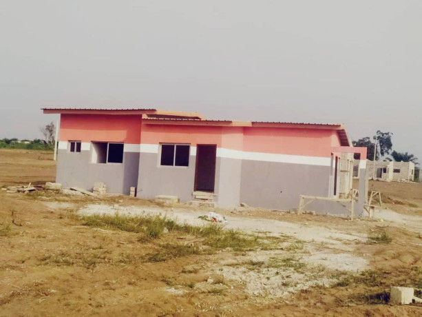 villa-en-vente-sur-8-ans-a-songon-big-1