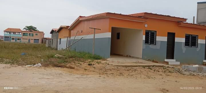 villa-en-vente-a-songon-sur-8-ans-big-1