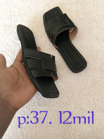 vos-chaussures-friperie-a-vendre-big-0