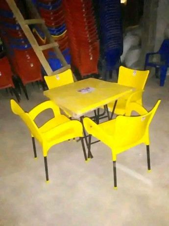 des-salles-a-manger-en-plastique-de-tres-bonne-qualite-big-3