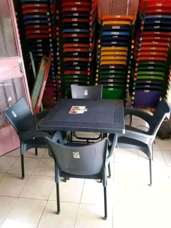 des-salles-a-manger-en-plastique-de-tres-bonne-qualite-big-2