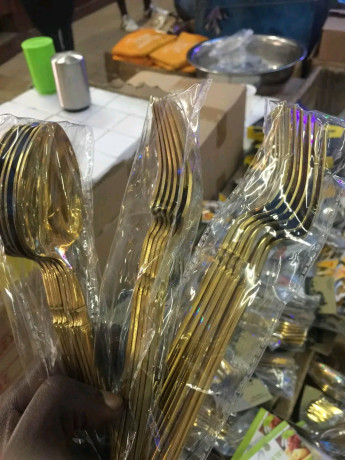 fourchette-en-or-et-plat-a-vendre-big-0