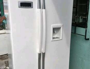 Frigot americain de marque beko 572litres  double battant en bon état en vide