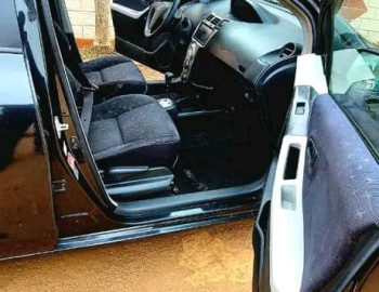 TOYOTA Yaris vitz à vendre