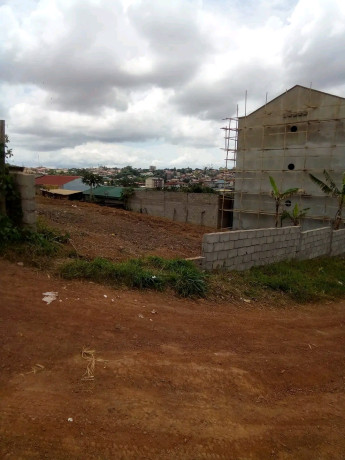 terrain-titre-derriere-petit-marche-odza-small-ville-a-vendre-big-0