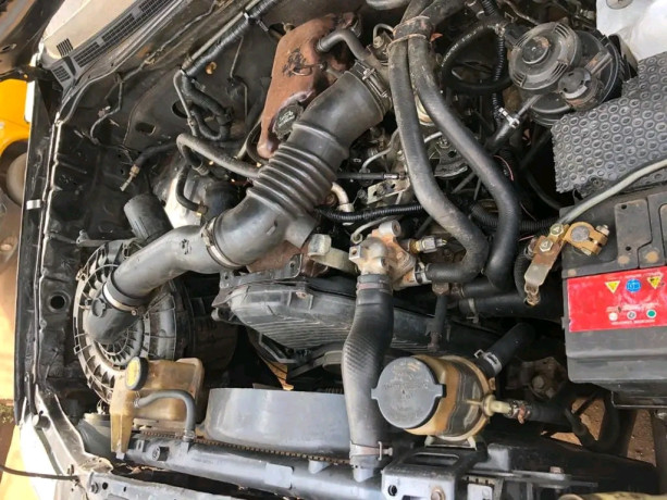 toyota-piukup-hillux-annee-2009-2010-big-0