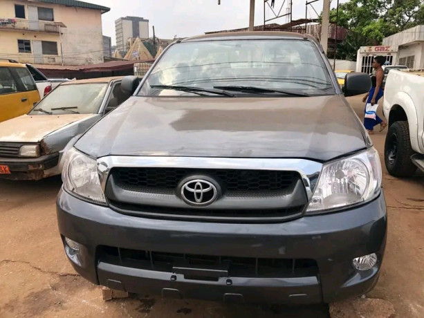 toyota-piukup-hillux-annee-2009-2010-big-3