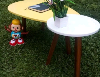 Ensemble de tables scandinaves disponible