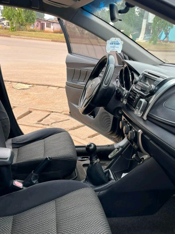 toyota-yaris-sedan-big-1