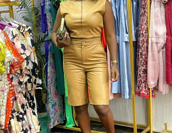 Vêtements de luxe à vendre.