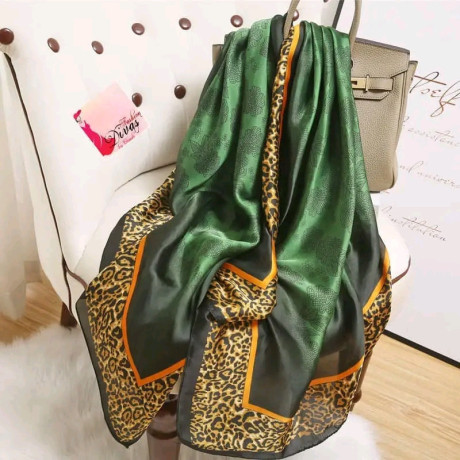 foulards-chics-a-vendre-les-couleurs-sont-disponibles-big-1