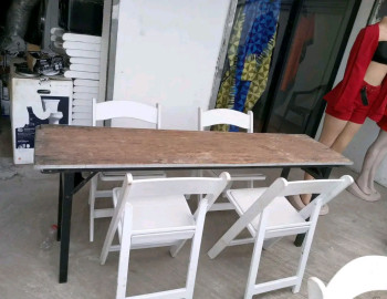 Chaises et tables pliable pour réception