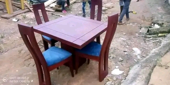 salle-a-manger-faite-avec-un-bois-impecable-a-vendre-big-0