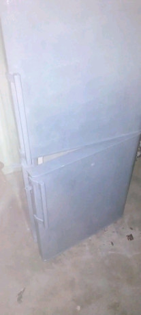 grand-frigo-a-vendre-en-vide-grenier-consomme-peu-et-glace-bien-big-2