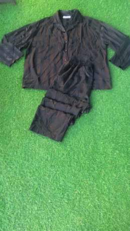 pyjama-all-in-black-big-0