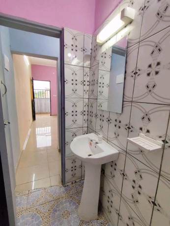 studio-moderne-staffe-nouvelle-construction-a-kotto-chefferie-big-1