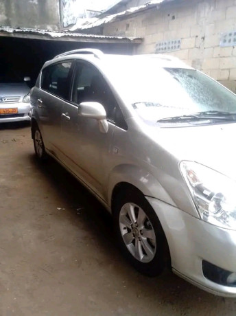 toyota-corolla-verso-7-places-super-propre-climatisee-big-2